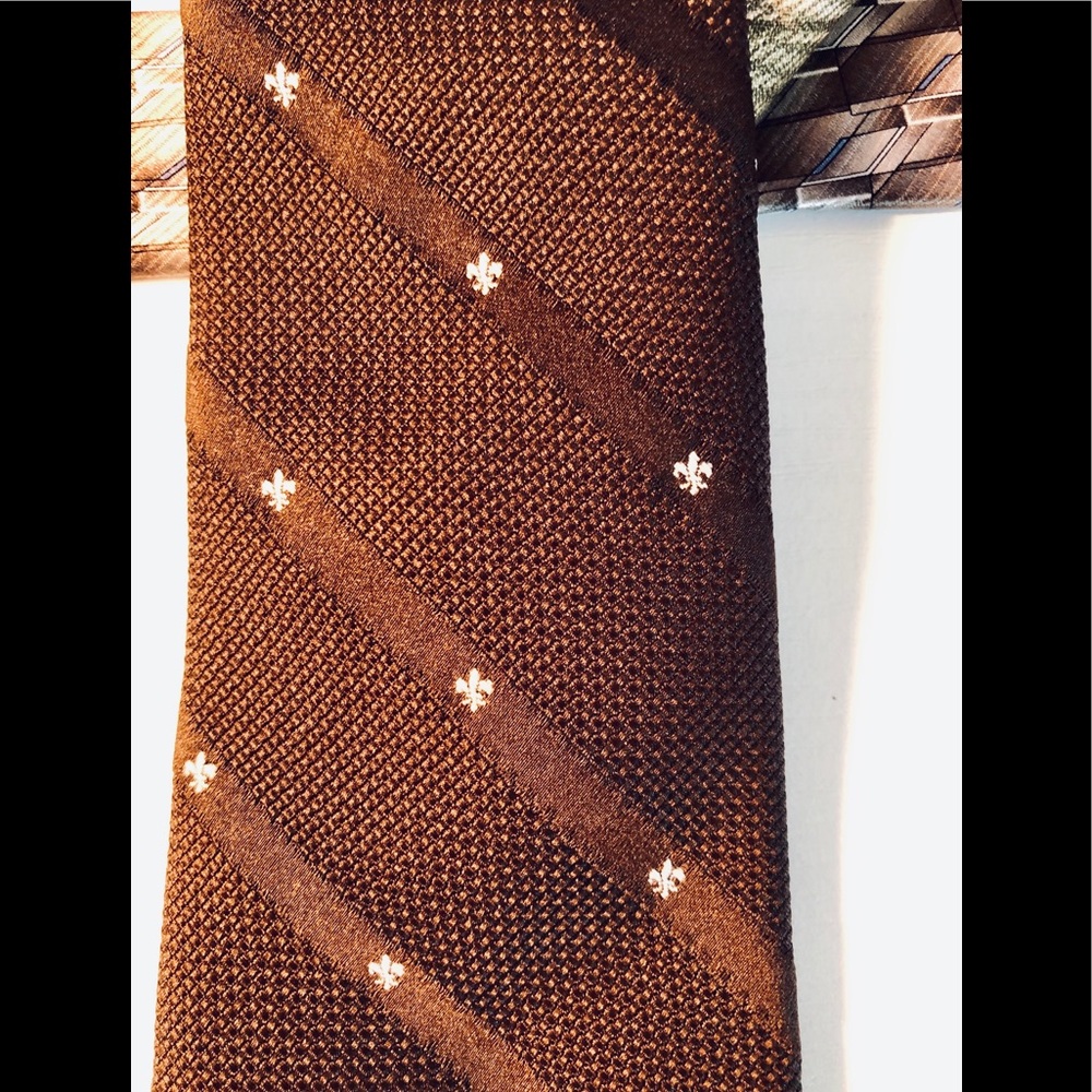 VTG textured Fleur de lil pattern tie